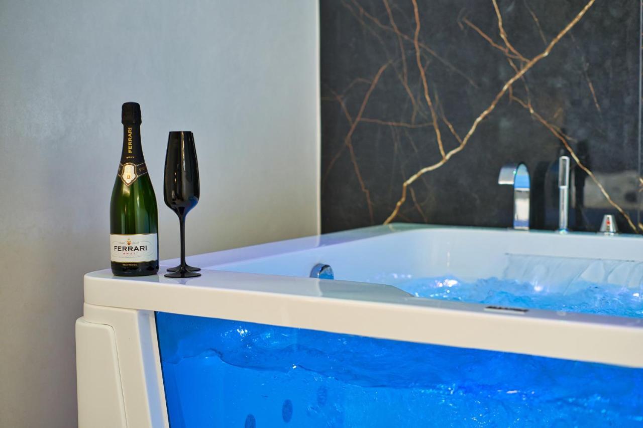 Distinto Suite & Rooms Lecce Luaran gambar