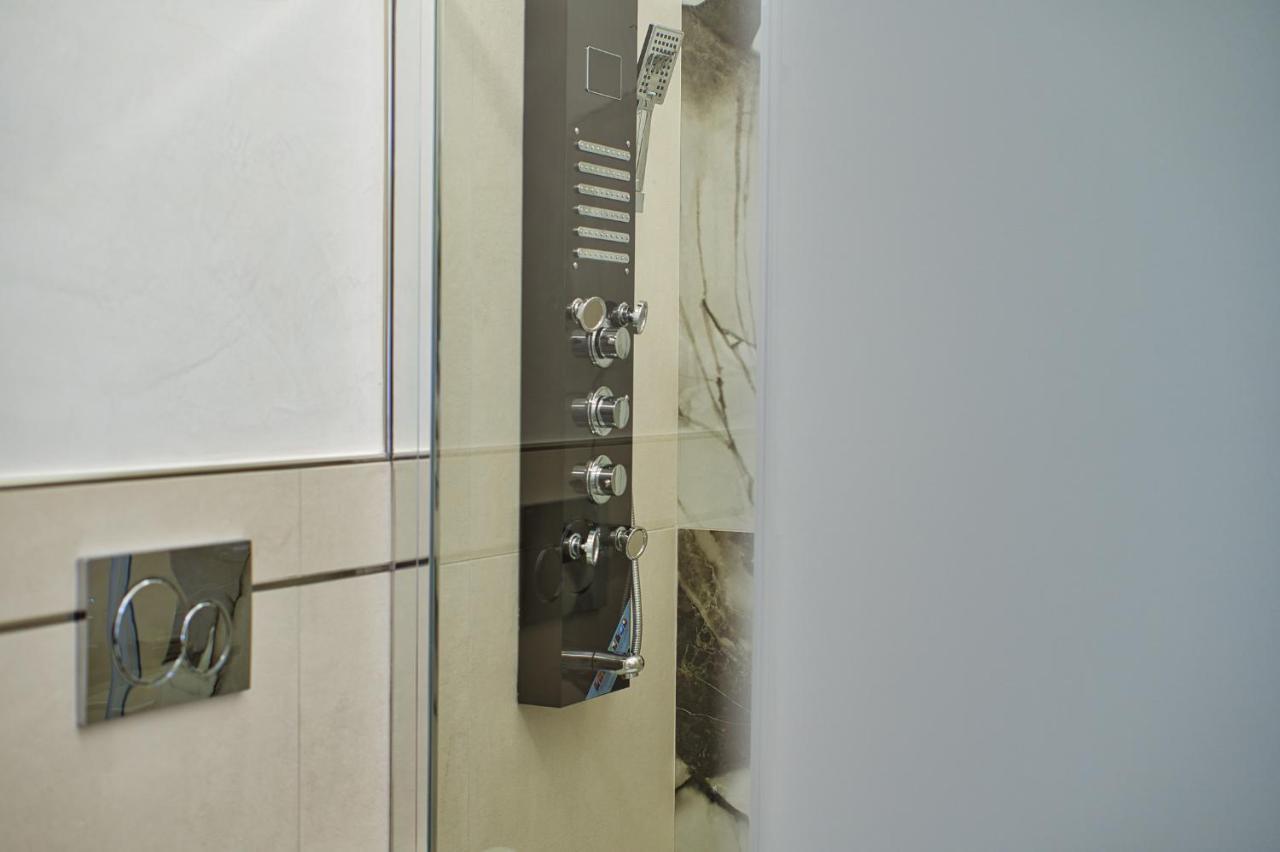 Distinto Suite & Rooms Lecce Luaran gambar